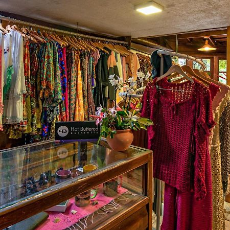 Grajagan Surf Resort メーウ島 エクステリア 写真