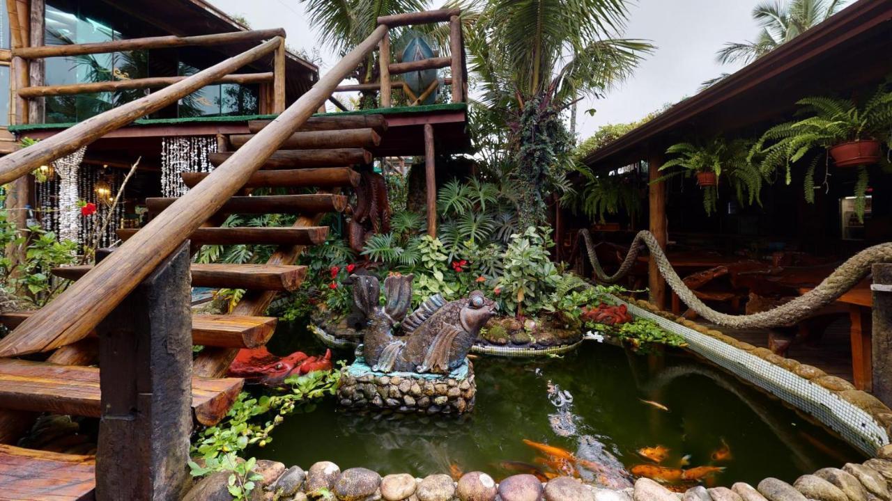 Grajagan Surf Resort メーウ島 エクステリア 写真