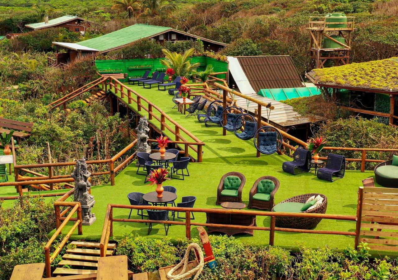 Grajagan Surf Resort メーウ島 エクステリア 写真