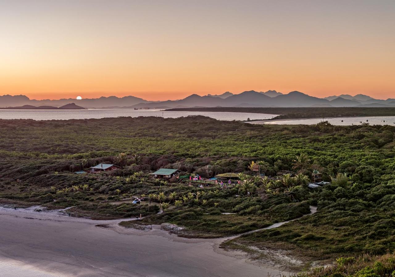 Grajagan Surf Resort メーウ島 エクステリア 写真